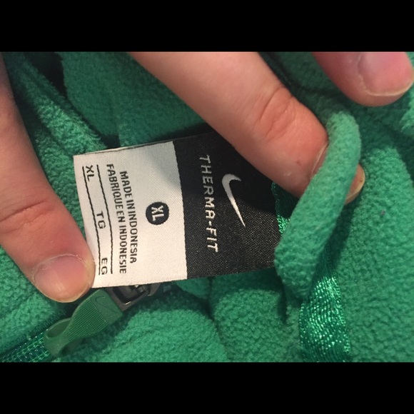 Green NIKE fleece with thumb holes - Picture 2 of 3